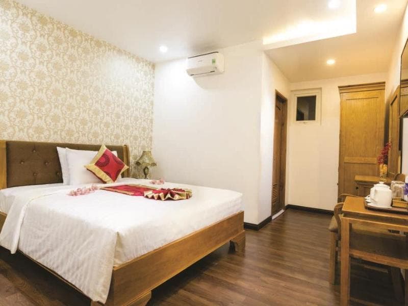 The Airport Hotel 5