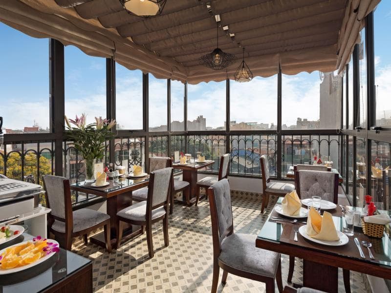 Golden Moon Suite Hotel main