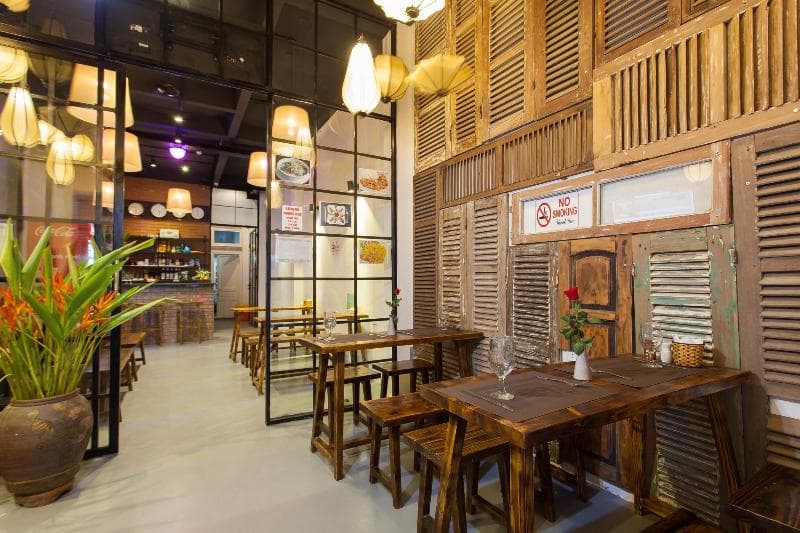 Luxury Backpackers main