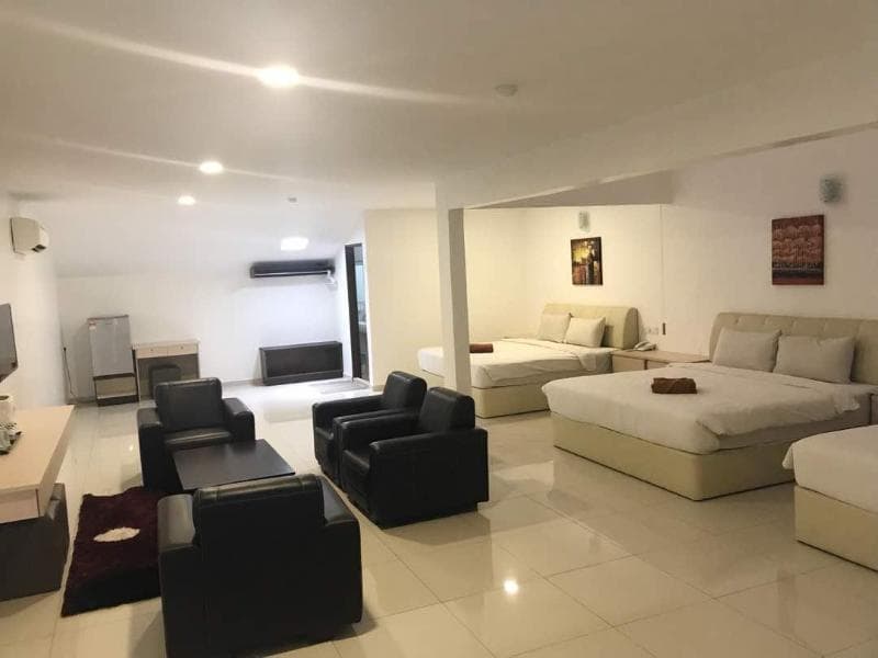 Peach Hill Hotel 3