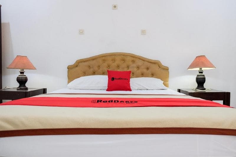 RedDoorz Plus Near Jalan Baru Bogor 5