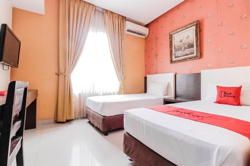 Reddoorz Near Pasar Pagi Cirebon 4