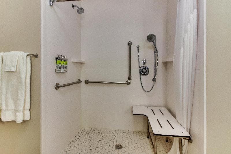 Holiday Inn Express & Suites Nashville Metrocenter 4