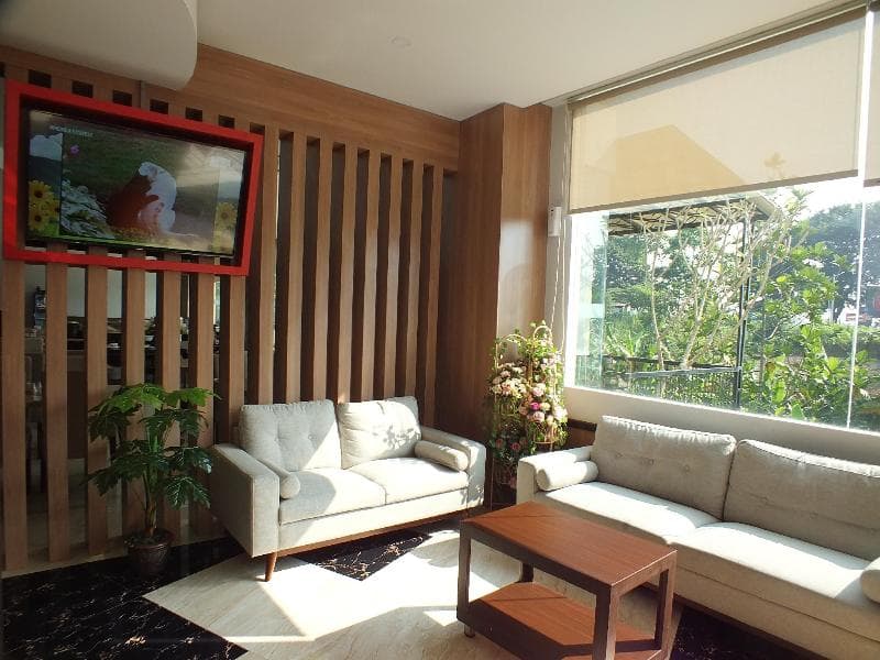 Front One Hotel Airport Solo 2