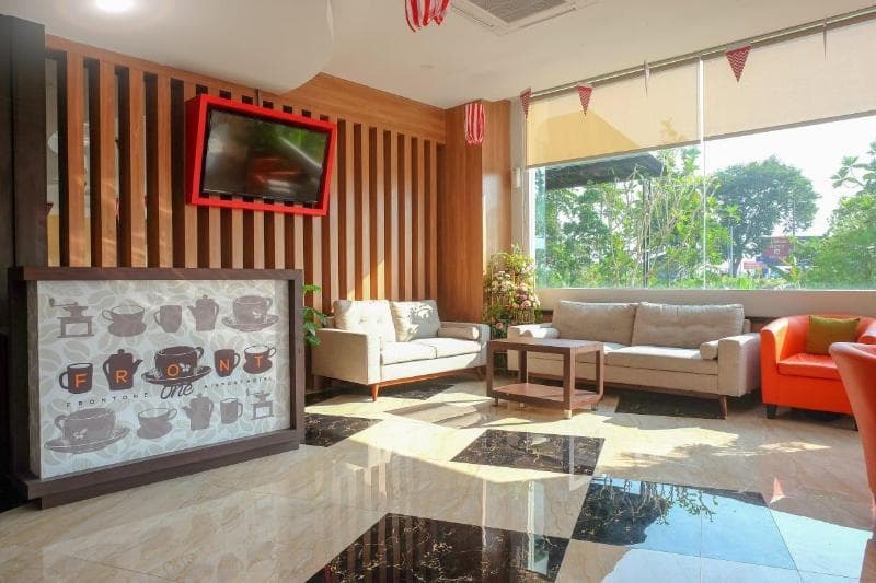 Front One Hotel Airport Solo 5