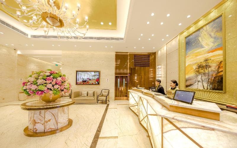 Royal Dragon Hotel photo 1