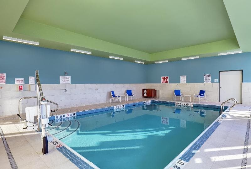 Holiday Inn Express Kingston West 4