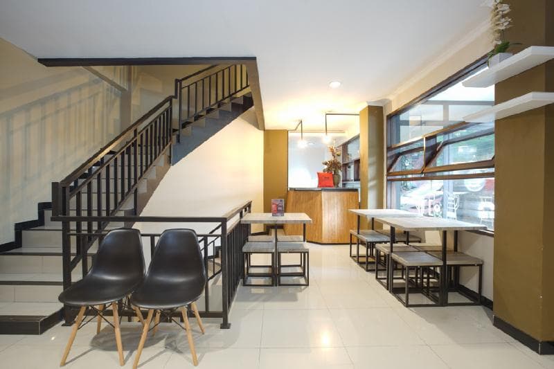 Reddoorz Near Botani Square Mall main