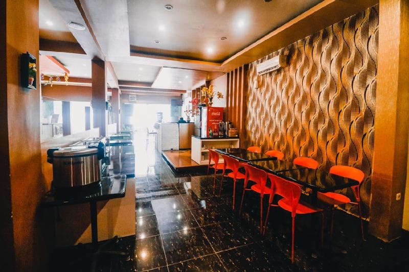 Reddoorz Plus Near Makassar Town Square 5
