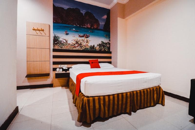 Reddoorz Plus Near Makassar Town Square 1