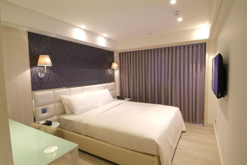 The Cloud Hotel 2