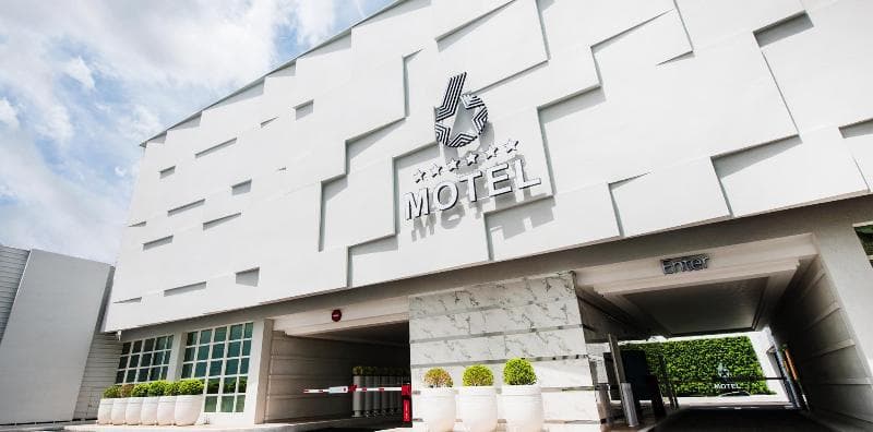 6 Star Motel 3