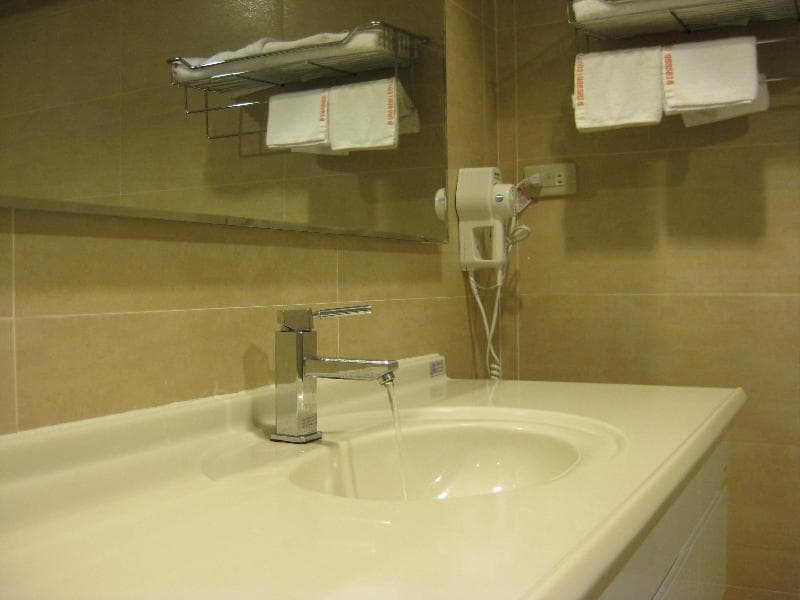 Champagne Hotel 3