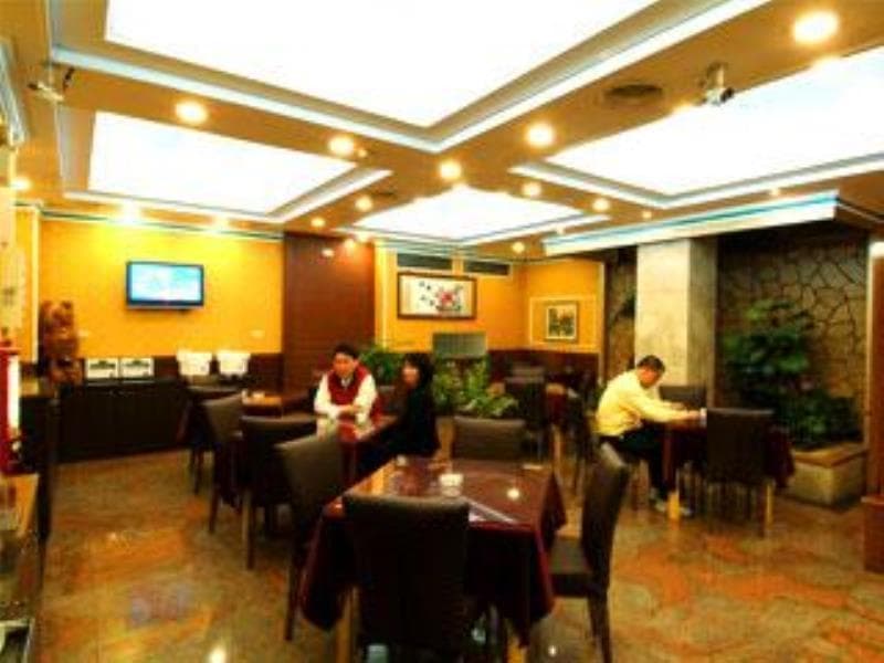 Golden Swallow Hotel 4