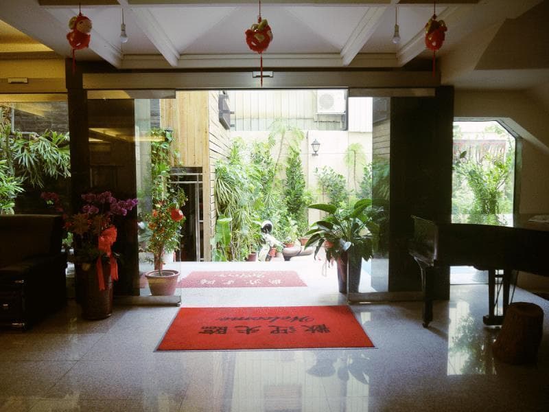 E Moon Hotel main