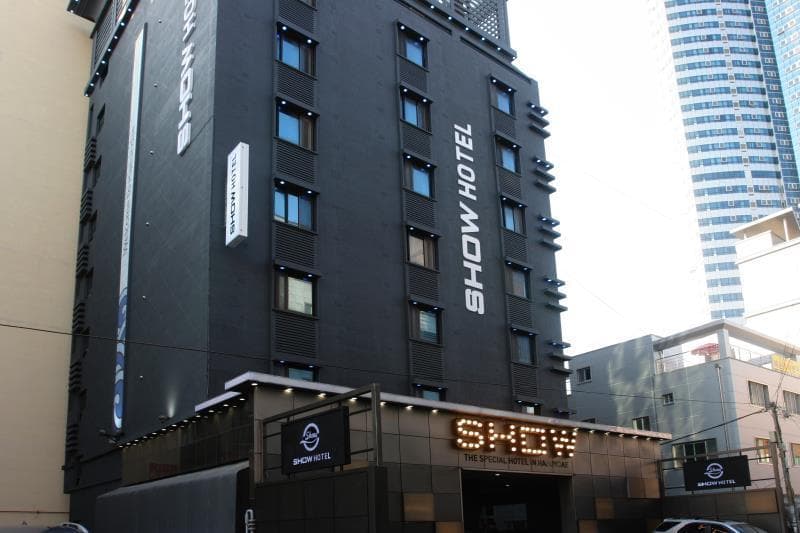 Show Hotel photo 1