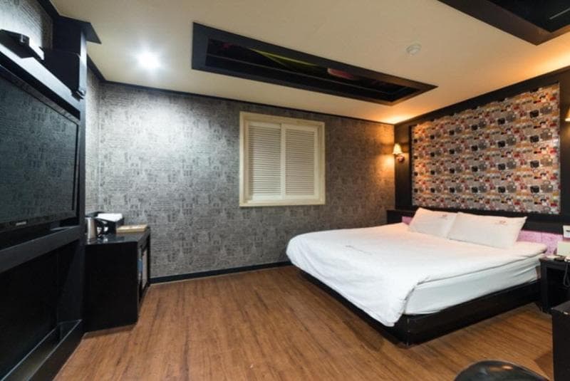 Show Hotel 4
