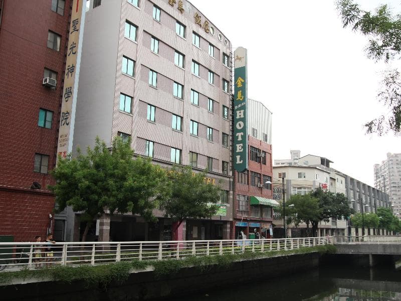 Riverside Hotel Golden Horse 3
