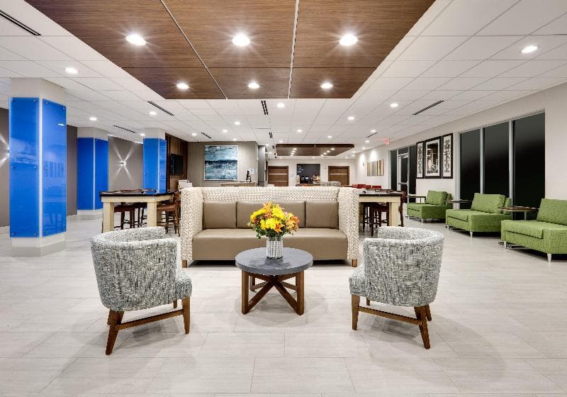 Holiday Inn Express & Suites Plano - The Colony 2