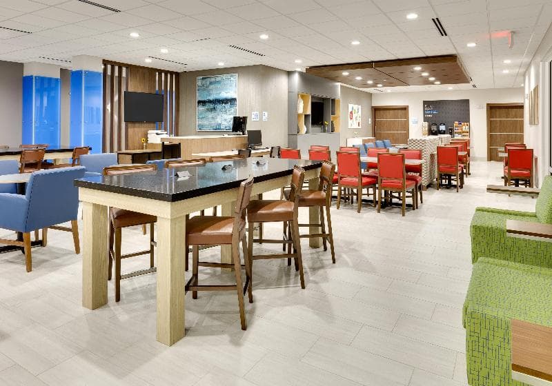 Holiday Inn Express & Suites Plano - The Colony 5