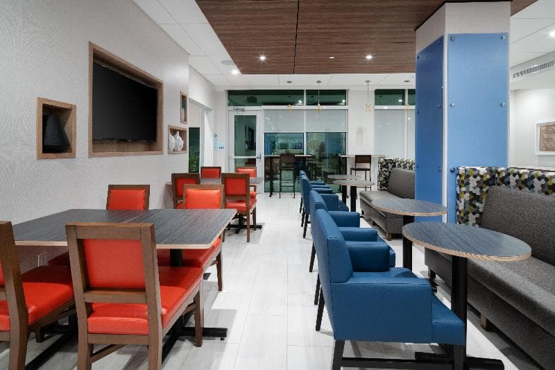 Holiday Inn Express & Suites Murrieta - Temecula 3