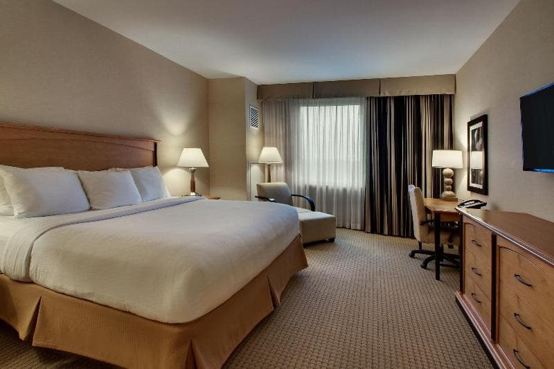 Hollywood Casino Hotel & Raceway 4