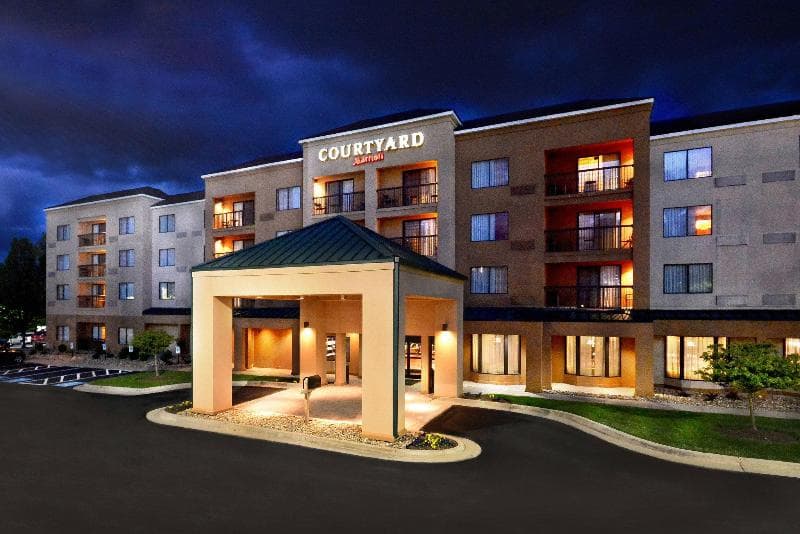 Courtyard Beckley 2