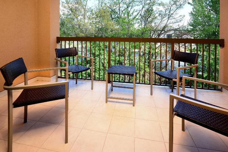 Courtyard Beckley 3
