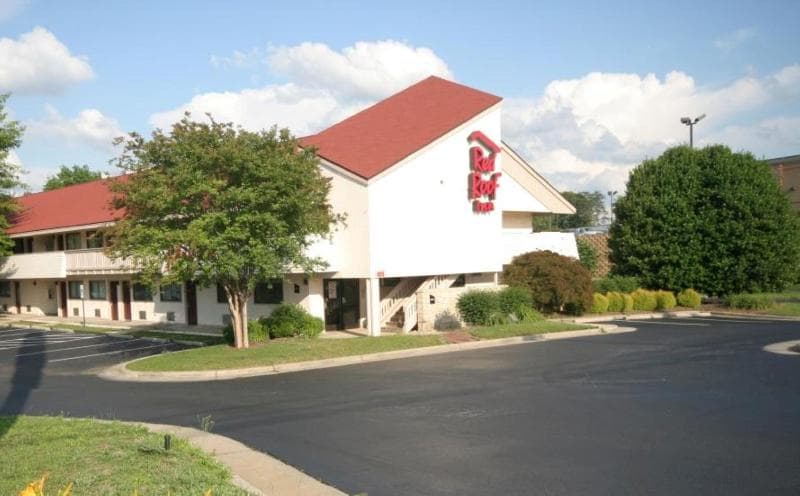 Red Roof Inn Greensboro Airport 3