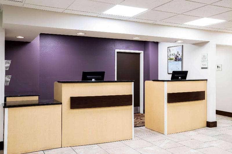 La Quinta Inn by Wyndham Davenport & Conference Center 5