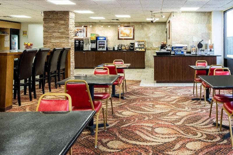 La Quinta Inn by Wyndham Davenport & Conference Center 3
