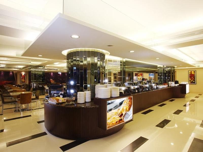 Delton Hotel main