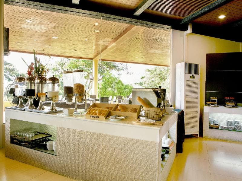 Sir James Resort main