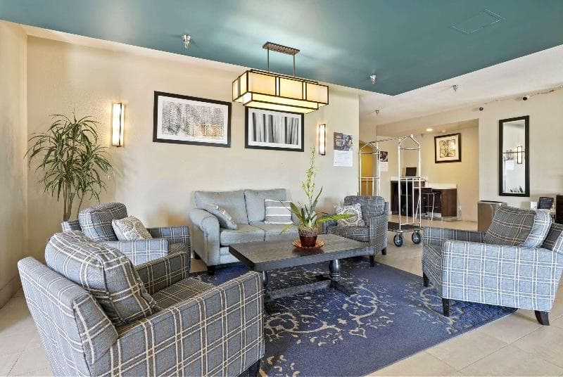 La Quinta Inn & Suites by Wyndham Henderson-Northeast Denver 5