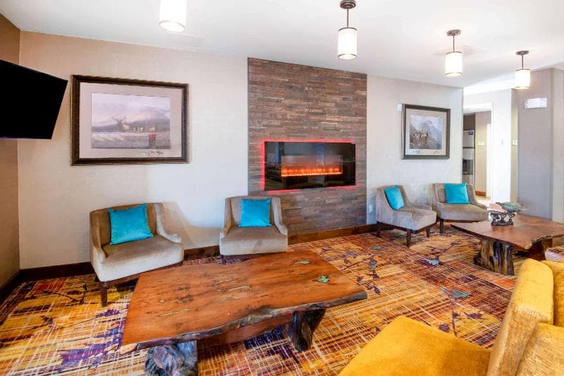 La Quinta Inn & Suites by Wyndham Durango 5