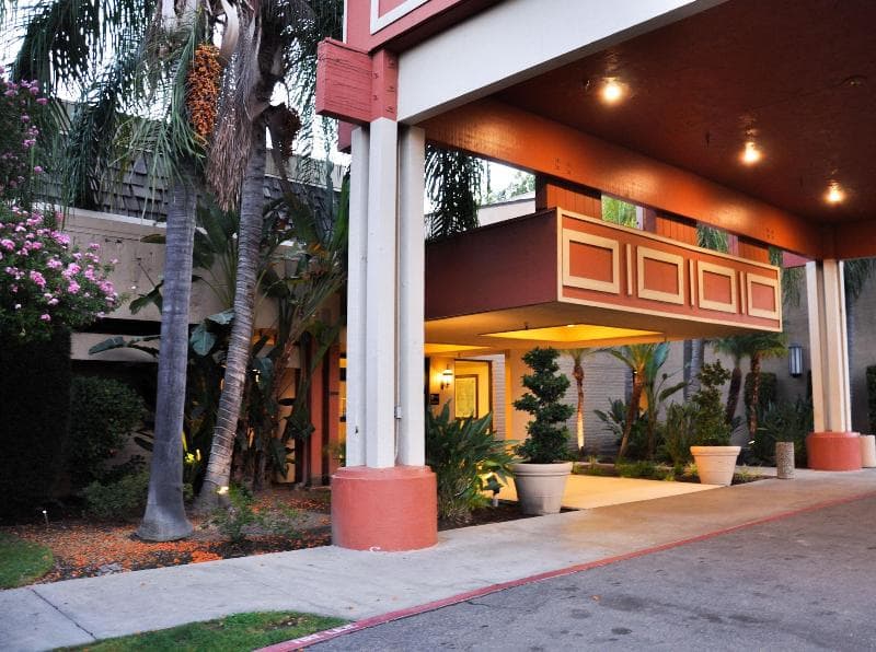Piccadilly Inn Airport 3