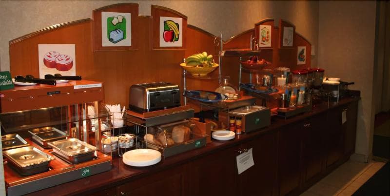 Guesthouse Inn & Suites Monroe 3