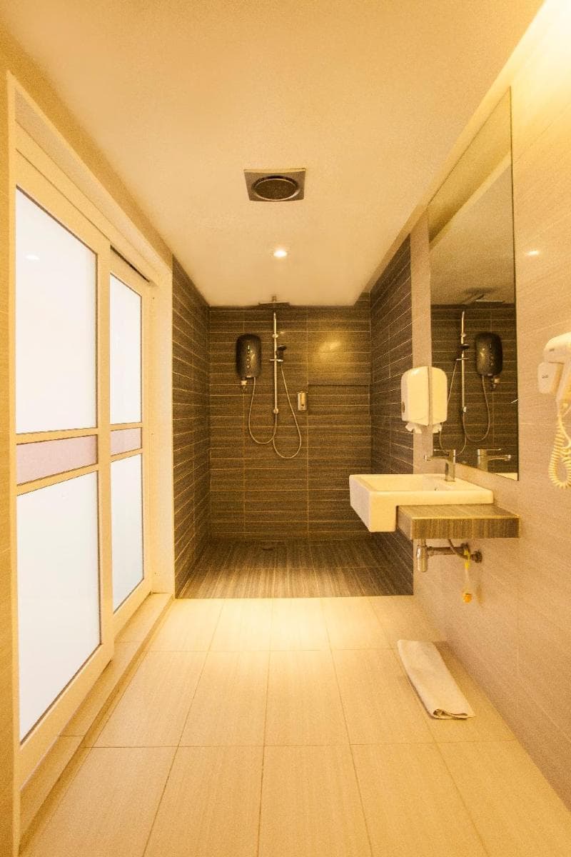 Orange Premier Hotel Taman Segar 4