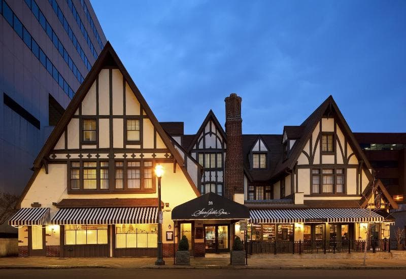 Seven Gables Inn 4