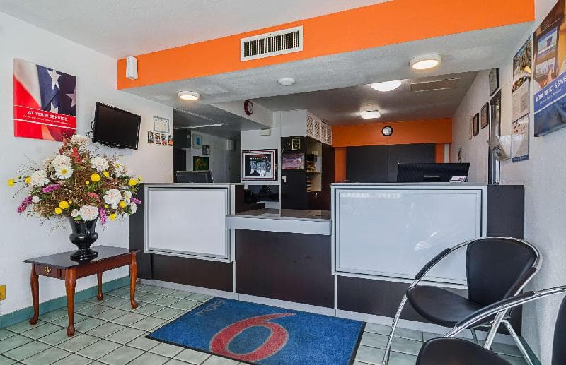 Motel 6 Mitchell 4