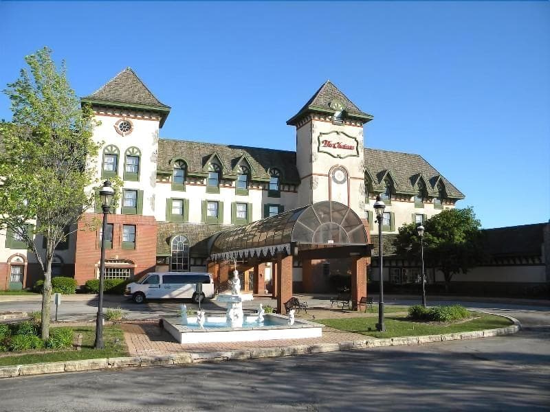 The Chateau Hotel And Conference Center 4