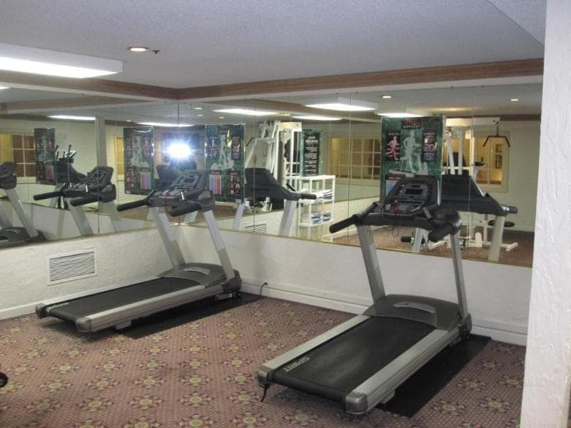 The Chateau Hotel And Conference Center 2
