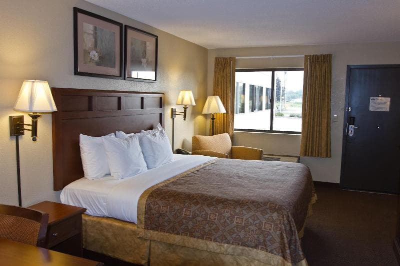 Greenstay Hotel And Suites St James 5