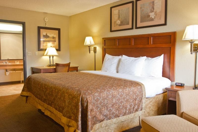Greenstay Hotel And Suites St James 4