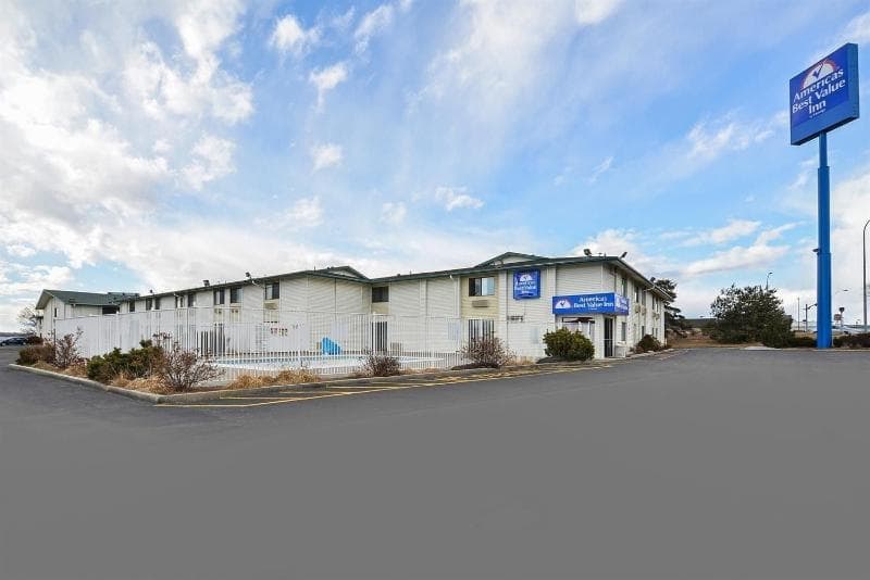 Americas Best Value Inn Lincoln Airport 5
