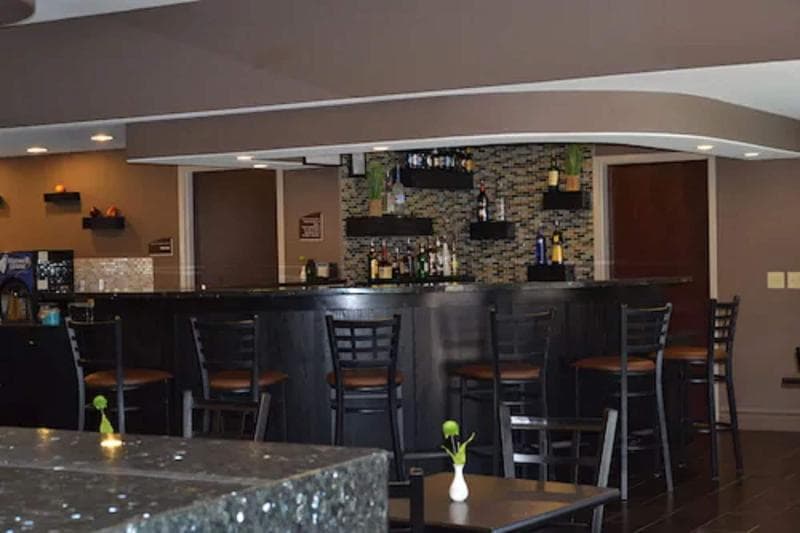 Red River Inn & Suites 2