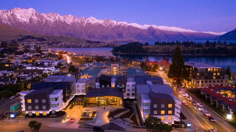 Holiday Inn Express & Suites Queenstown 2