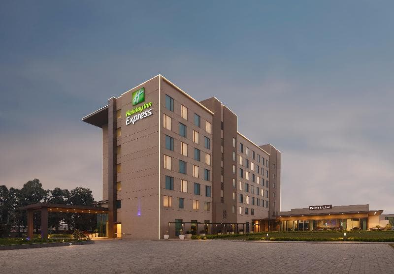 Holiday Inn Express Kolkata Airport 5