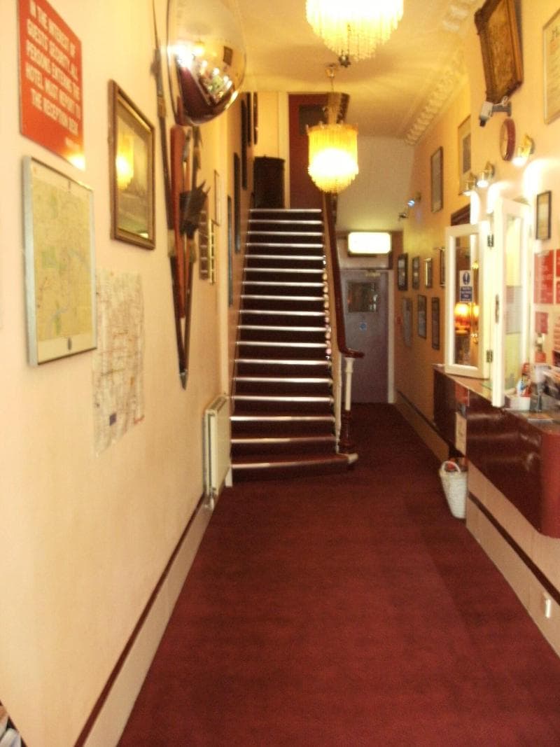 Manor Hotel photo 1