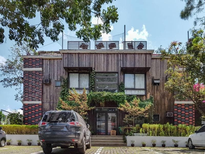Cabins By Eco Hotel Tagaytay 4